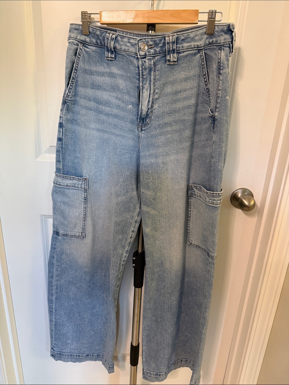 Women’s American Eagle Light Blue Cargo Denim Jeans soft Denim High Rise, Baggy